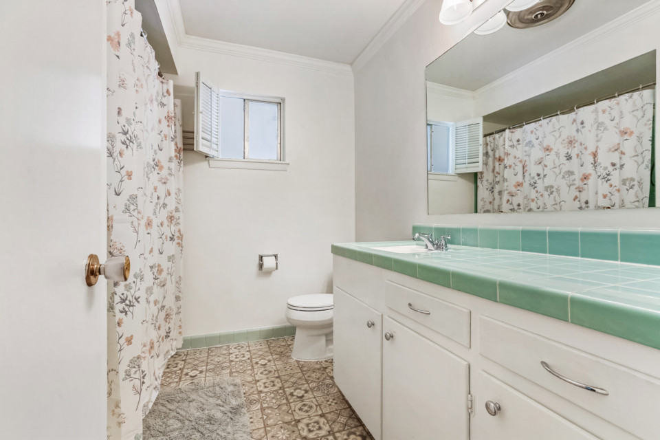 621A3303-EDD6-4BDB-B218-E6E12BE1B3CC