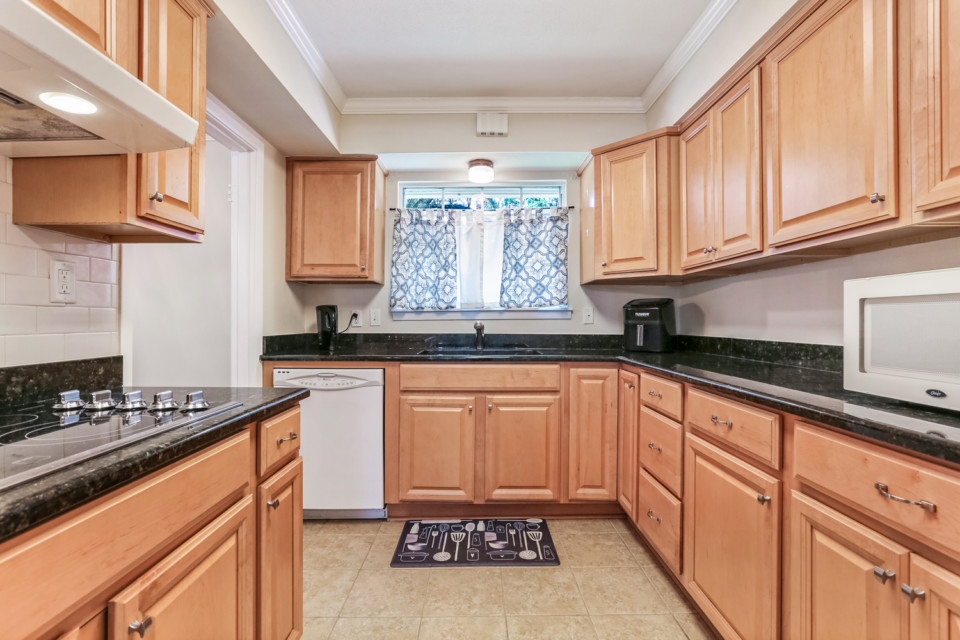 B354FFEB-8A8F-4304-BC3E-0353636329CB