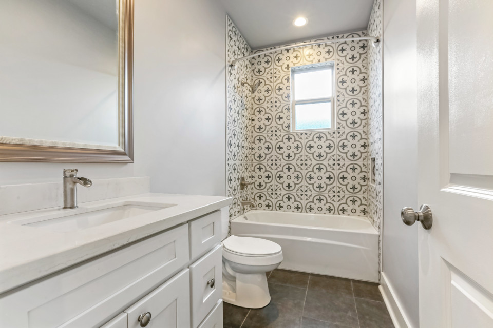 FEB55D99-F0CE-4112-B802-AD048AD67320